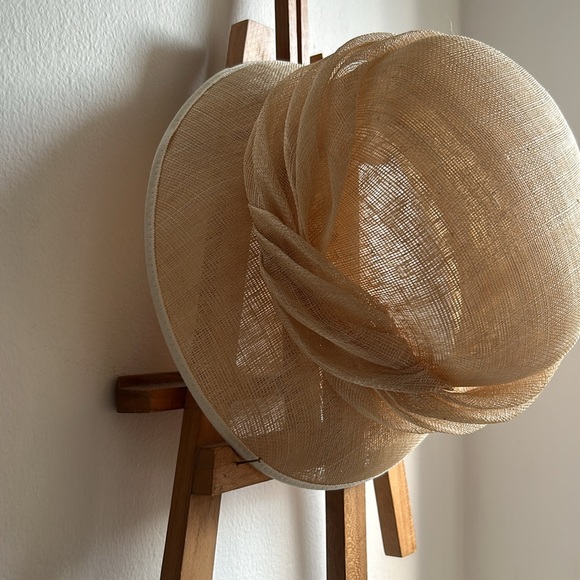 Creamy beige straw hat with straw folded sash, natural fibers, made in England - Picture 3 of 12